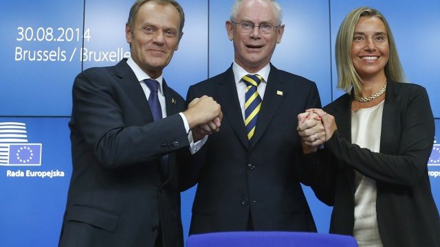 <p>
	Полският премиер Доналд Туск ще поеме председателството на Европейския съвет от Херман ван Ромпой (в средата), а Федерика Могерини става топ дипломатът на ЕС.&nbsp; <em>Снимка: Ройтерс</em></p>
