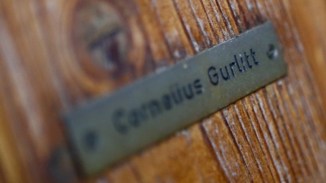 <p>
	Гурлит пусна и собствен сайт, в който представя своята гледна точка. <em>Снимка: архив Ройтерс</em></p>
