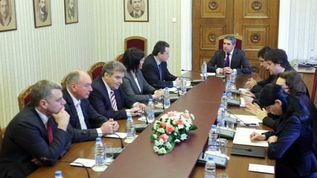 <p>
	Росен Плевнелиев проведе разговори с ръководството на БСП в рамките на месеца на политическите консултации с парламентарно представените партии. <em>Снимка: БТА</em></p>
