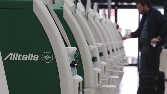 <p>
	Etihad най-сетне &quot;се чекира&quot; при Alitalia. <em>Снимка: Ройтерс</em></p>
