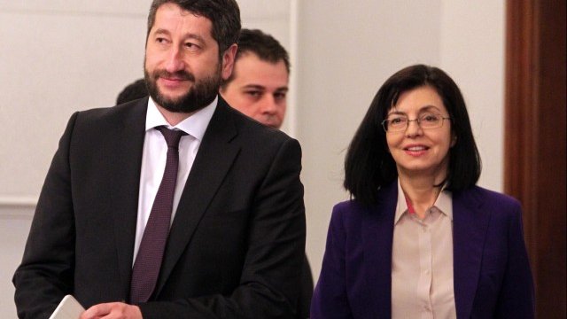 <p>
	Христо Иванов и&nbsp;Меглена Кунева. <em>Снимка: БТА</em></p>
