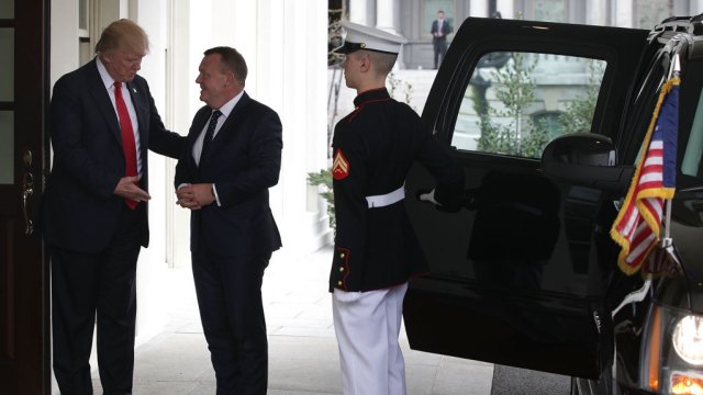 Доналд Тръмп и Ларс Локе Расмусен по време на посещение през 2017 г. като премиер на Дания.  Снимка: Alex Wong/Getty Images