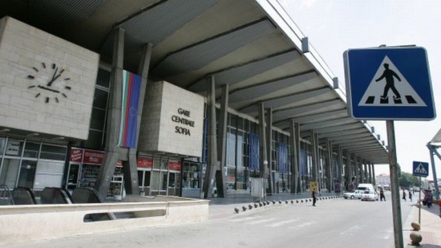 <p>
	Предстои дружеството &quot;Пазари Възраждане&quot;, което стопанисва площадното пространство, да изработи предложение за конкурс за проект за ремонта, след което ще се кандидатства за финансиране.<em> Снимка: БТА</em></p>
