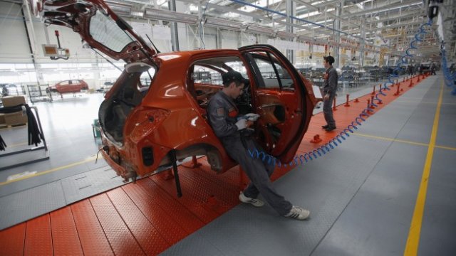 <p>
	Заводът край село Баховица. <em>Снимка: архив Ройтерс</em></p>
