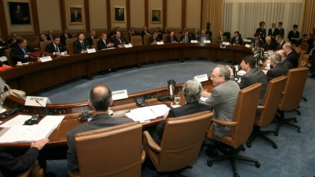 <p>
	Министри от Г-10 участват в срещите на МВФ и СБ. <em>Снимка: Bloomberg</em></p>
