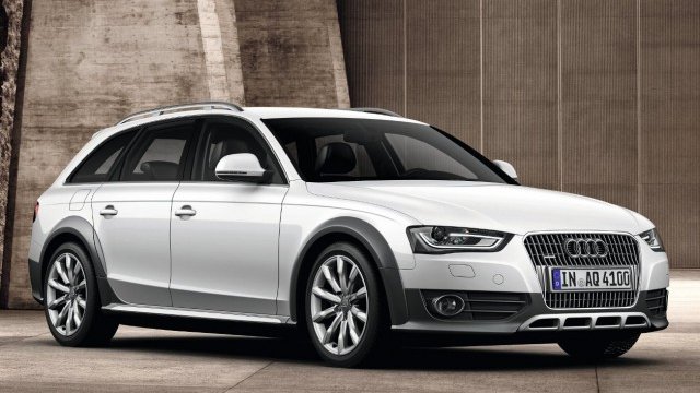 <p>
	A4 quattro. <em>Снимка: Audi</em></p>
