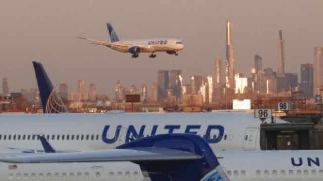 <p>
	United Airlines пусна нови маршрути без прекачване до градове в Южна Азия и Африка.&nbsp;<em>Снимка: Angus Mordant/Bloomberg</em></p>
