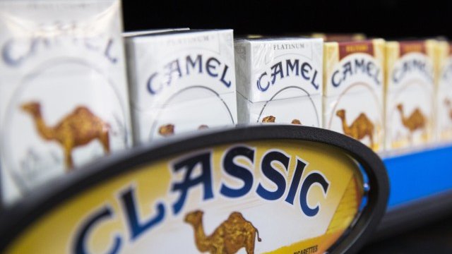 <p>
	В портфолиото на Reynolds влиза и полулярната марка Camel.&nbsp;&nbsp;<em>Снимка: Ройтерс</em></p>
