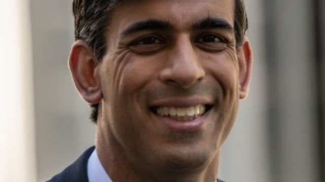 <p>
	Британският финансов министър Риши Сунак.&nbsp;<em>Снимка: Chris J. Ratcliffe/Bloomberg</em></p>
