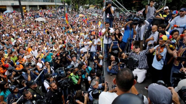 <p>
	Пореден протест срещу президента на страната Николас Мадуро. <em>Снимка: Ройтерс</em></p>
