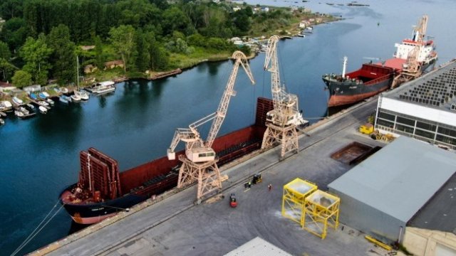 <p>
	<em>Пристанище&nbsp;Одесос ПБМ - Варна е собственост на холдинга. Снимка:&nbsp;bulgariaholding.com</em></p>
