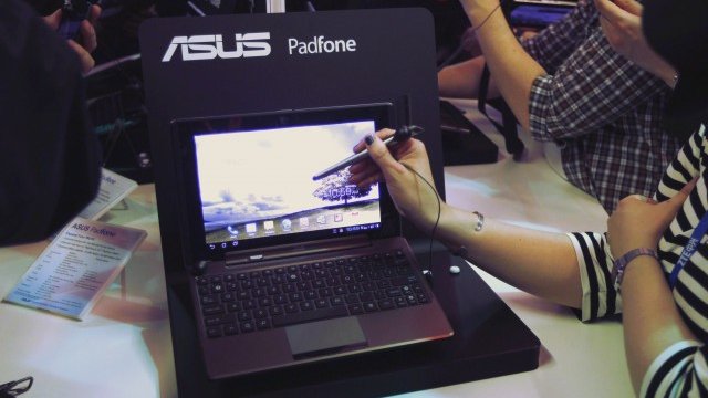 <p>
	Таблетът на Google ще се произвежда от Asus. <em>Снимка: Ройтерс</em></p>
