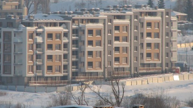 <p>
	<em>Сериозен е интересът към новопостроени жилища в покрайнините на столицата. Снимка: Investor.bg</em></p>
