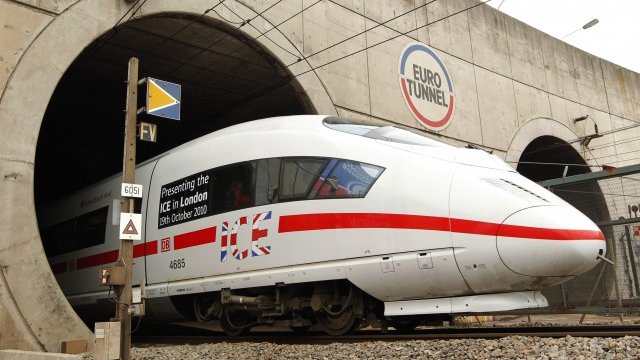 <p>
	Скоро по прозорците на немските влакове може да се прожектират реклами. <em>Снимка: Ройтерс</em></p>
