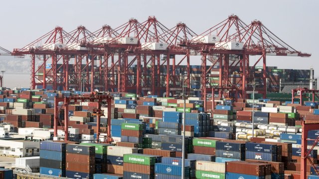 Пристанището в Шанхай. Снимка: Qilai Shen/Bloomberg