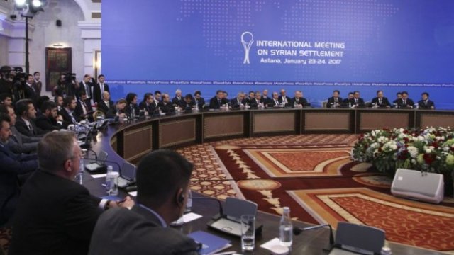 <p>
	Намирането на дългосрочно политическо решение на конфликта изглежда далечно и след срещата в Астана. <em>Снимка: Ройтерс</em></p>
