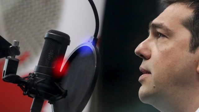 <p>
	Ципрас по време на своето радио участие. <em>Снимка: Ройтерс</em></p>
