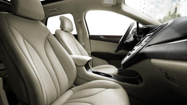 <p>
	Интериорът на новия MKC.<em> Снимка: Lincoln</em></p>
