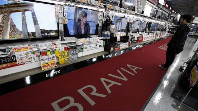 <p>
	Sony търси начини да съживи телевизионния си бизнес. <em>Снимка: Ройтерс</em></p>
