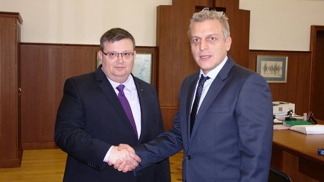 <p>
	Ще бъде създаден пряк канал за комуникация между екипите на главния прокурор и на здравния министър. <em>Снимка: Прокуратура на РБ</em></p>
