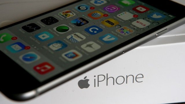 <p>
	iPhone 6 донесе добрите резултати на Apple. <em>Снимка: Getty Images News</em></p>
