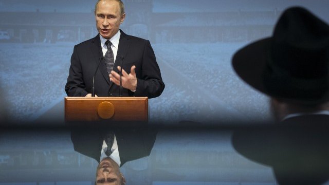 <p>
	Според президента на Русия Владимир Путин реализацията на антикризисния план трябва да осигури социална стабилност. <em>Снимка: Ройтерс</em></p>
