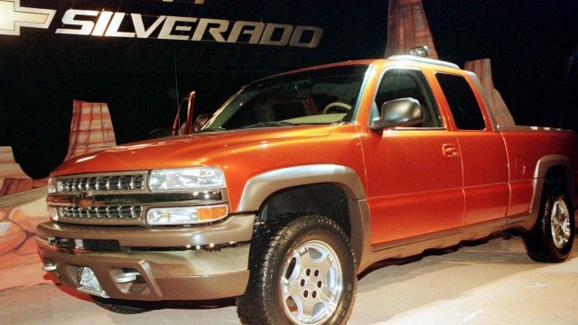 <p>
	Според представите на GM след потопа може да оцелеят само шофьорите на&nbsp;Chevrolet Silverado. <em>Снимка: Ройтерс</em></p>
