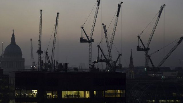 <p>
	Пазарът на бизнес имоти в Лондон изглежда преживя първоначалния шок след вота за Brexit, макар и инвеститорите да са по-предпазливи. <em>Снимка: архив, Ройтерс</em></p>
