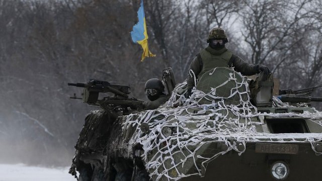 <p>
	Украински военни. <em>Снимка: Ройтерс</em></p>
