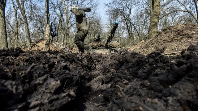 Украински сили в района на Бахмут. Снимка:  EPA/Maria Senovilla