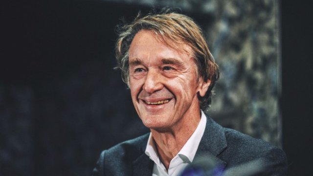 <p>
	Джим Ратклиф, мултимилиардер и ръководител на нефтохимическата компания Ineos. <em>Снимка: Bloomberg L.P.</em></p>
