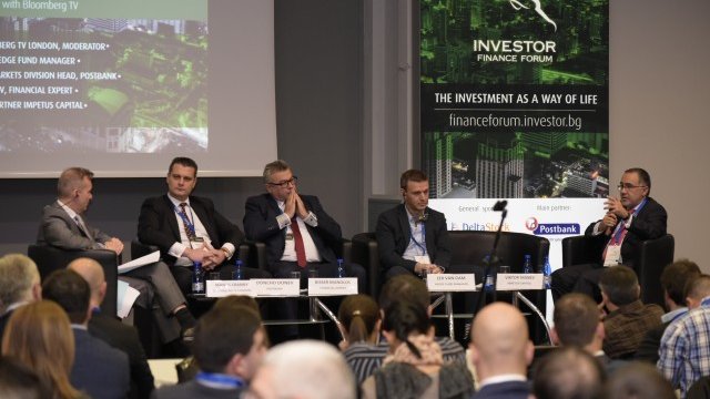 <p>
	Част от дискусиите в рамките на форума. <em>Снимка: Investor.bg</em></p>
