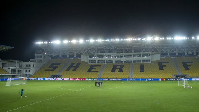 Мачът в четвъртък ще се играе на празни трибуни. Снимка:  EPA/DUMITRU DORU