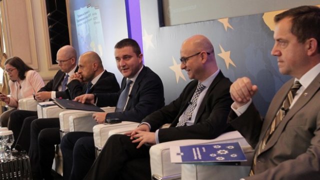 <p>
	Последният регионален доклад на Световната банка бе представен в София. <em>Снимка: БТА </em></p>
