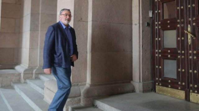 <p>
	Главният държавен здравен инспектор доц. Ангел Кунчев. <em>Снимка: Димитър Кьосемарлиев, Investor Media Group</em></p>
