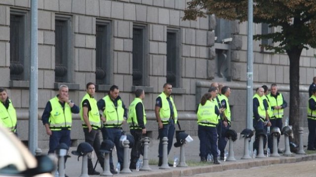 Полицаите готови да протестират, докато не получат 30% увеличение на заплатите