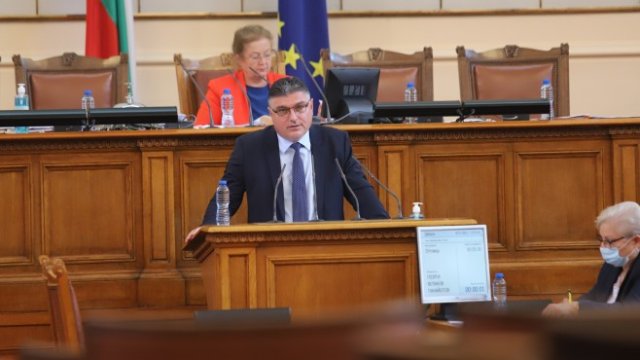 <p>
	Военният министър Георги Панайотов&nbsp;по време на изслушване в парламента. <em>Снимка: БГНЕС/БОБИ ТОШЕВ</em></p>
