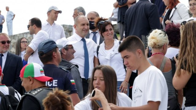 <p>
	Румен Радев по време на изкачването на Шипка. <em>Снимка: ПРЕЗИДЕНТСТВО</em></p>
