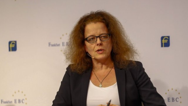 <p>
	Изабел Шнабел. <em>Снимка: Alex Kraus/Bloomberg</em></p>
