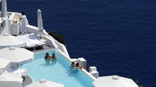 <p>
	Туристи в Гърция. <em>Снимка: архив БТА</em></p>
