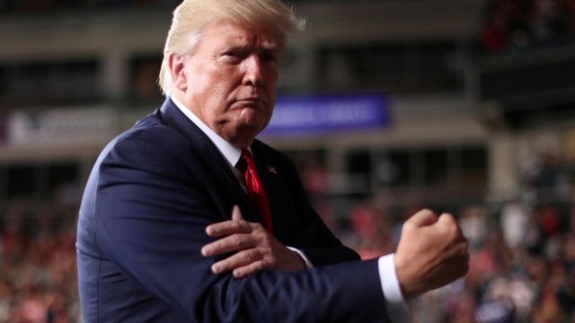  Тръмп: Някой път трябва да ги оставиш да се бият