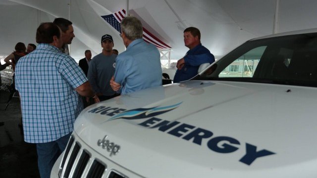 <div>
	Rice Energy предлага 2,7 млрд. долара за конкурента си Vantage Energy. <em>Снимка: Rice Energy&nbsp;</em></div>
