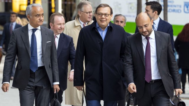 Фридман (в средата). Снимка: Bloomberg LP