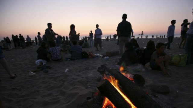 <p>
	Посрещане на Джулай морнинг на българското Черноморие. <em>Снимка: Архив Ройтерс</em></p>
