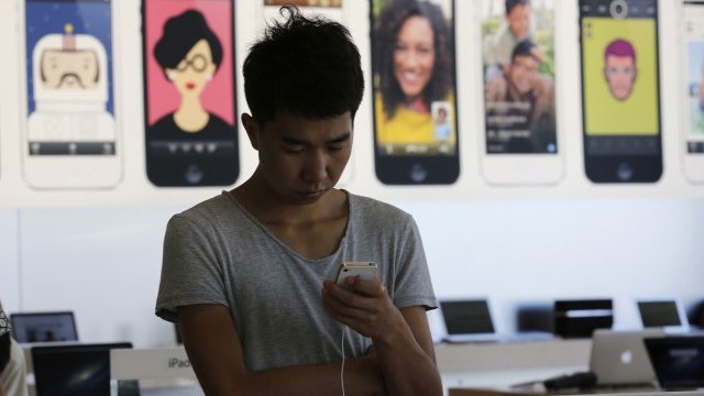 <p>
	В Китай&nbsp;Apple има 700 млн. потенциални нови клиенти. <em>Снимка: Ройтерс</em></p>
