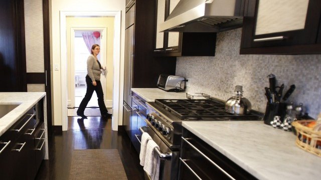 <p>
	Освен сделки с по-евтини жилища до края на годината се очаква раздвижване при бизнеса със скъпи имоти. <em>Снимка: Ройтерс,архив</em></p>
