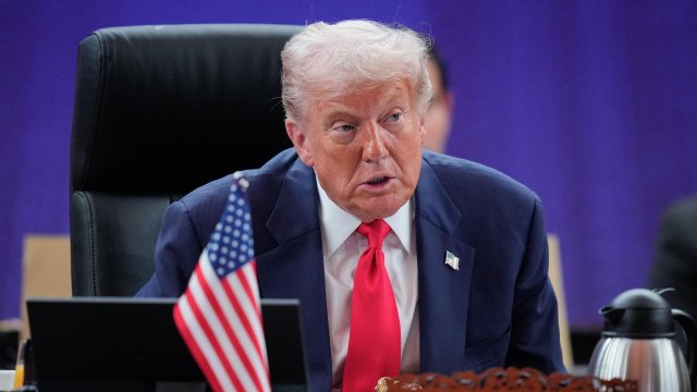 Американският президент Доналд Тръмп по време на срещата на АСЕАН. Снимка: EPA/БГНЕС