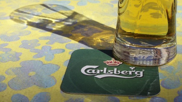 Carlsberg намали прогнозата за годишната си печалба