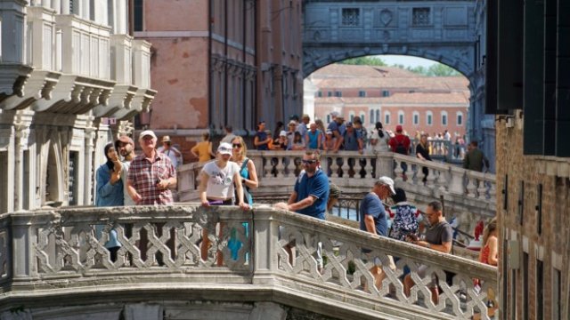 <p>
	<em>Снимки: Bloomberg L.P.</em></p>
