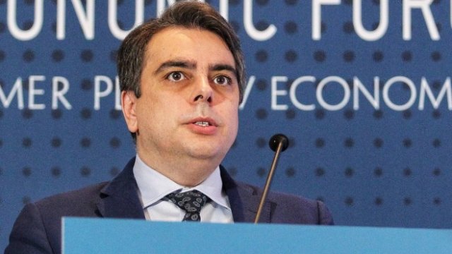 <p>
	Асен Василев. <em>Снимка: Димитър Кьосемарлиев/Investor Media Group</em></p>
